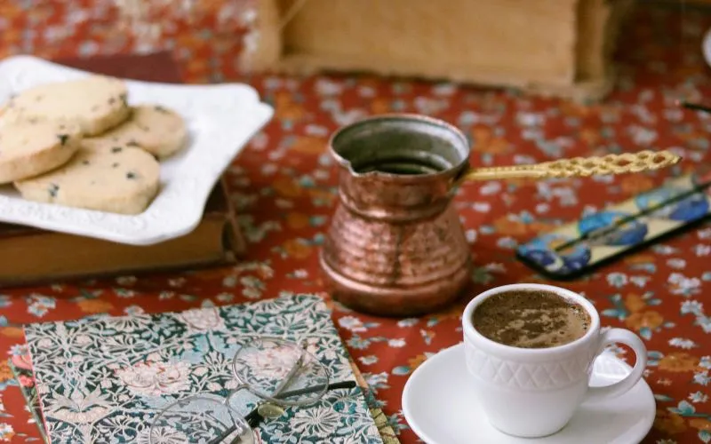 Arabian-Style Welcome in Dubai Desert