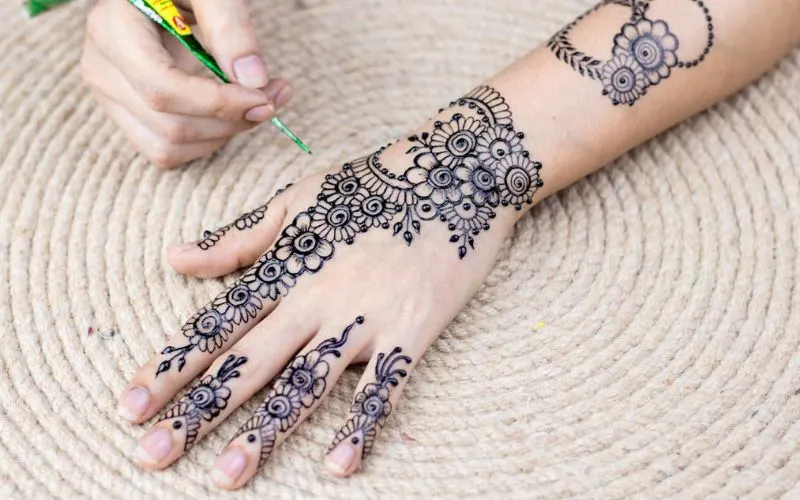 Henna Painting